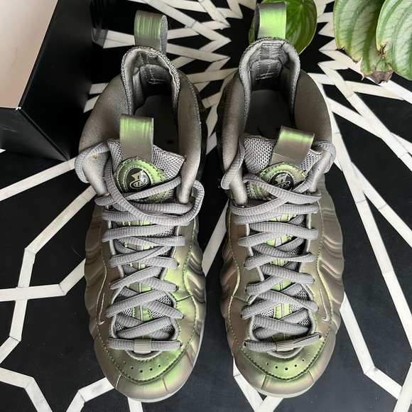 Women’s Nike Air Foamposite One Dark Stucco Green Black - Picture 10 of 17